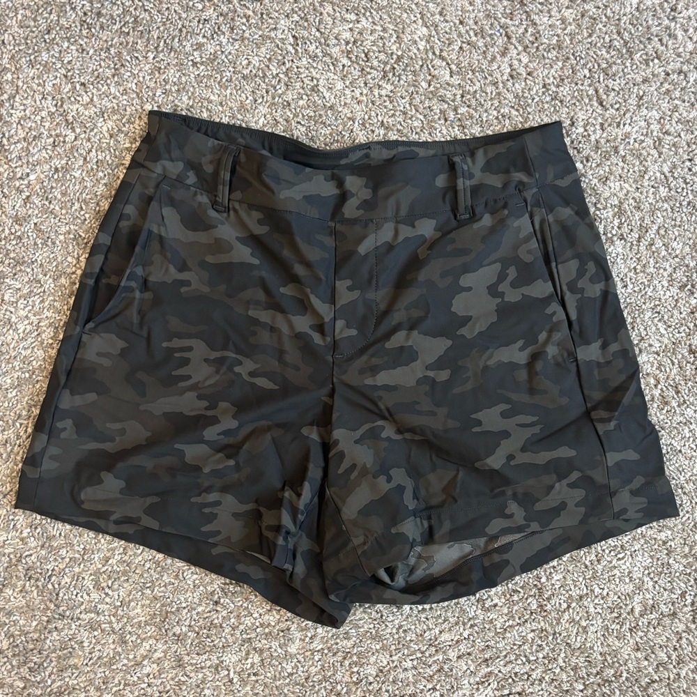 Spanx‎ Sunshine Shorts size XS Black Camo Inseam Outdoors UPF 50+ Pull On Light